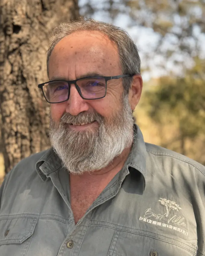 Mike Lawrie, Dagga Boys expert safari host