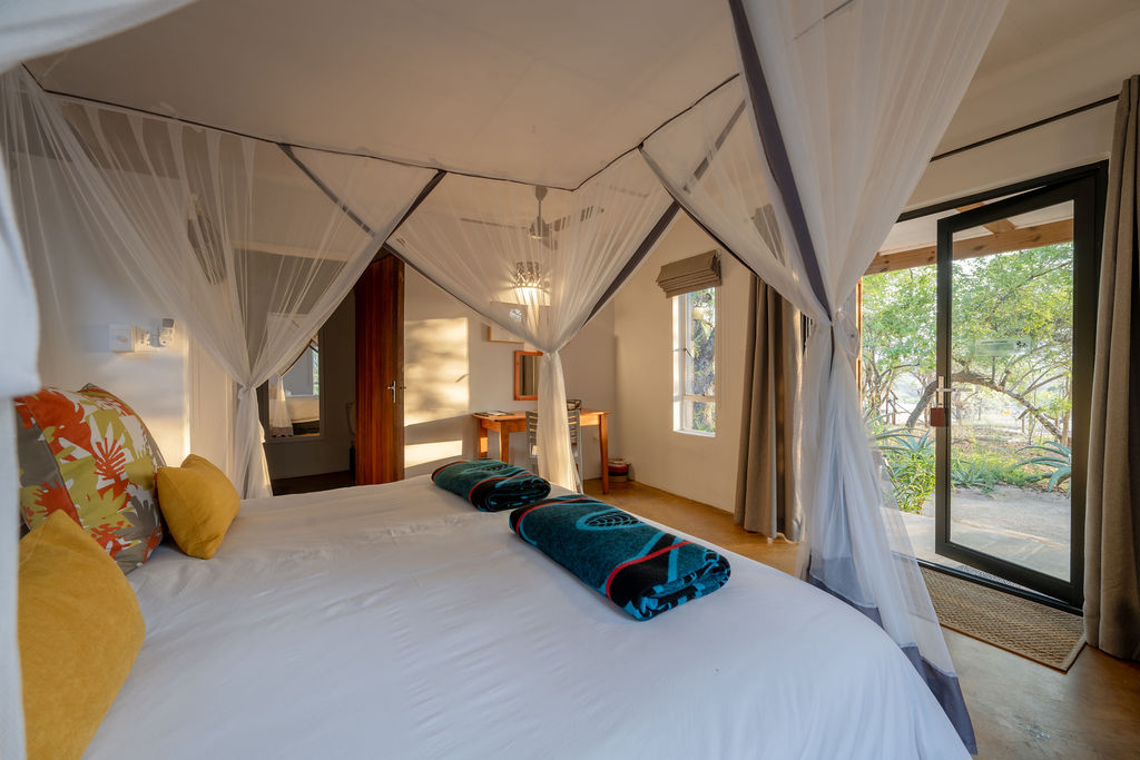 Mosquito-netted en-suite bedroom at Tumbeta House